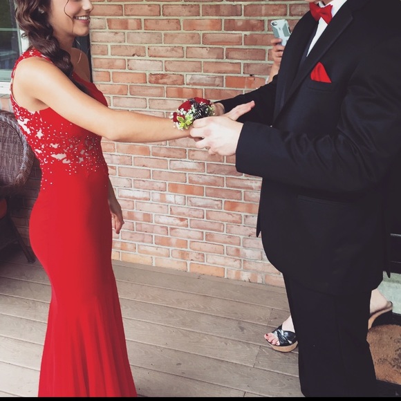 Classy red dress - Picture 2 of 3